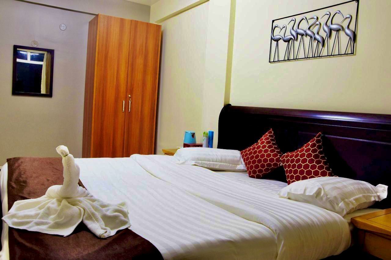 Family Single Room | Desk, blackout drapes, iron/ironing board, free WiFi