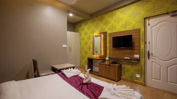 Standard Room, Balcony, Mountain View