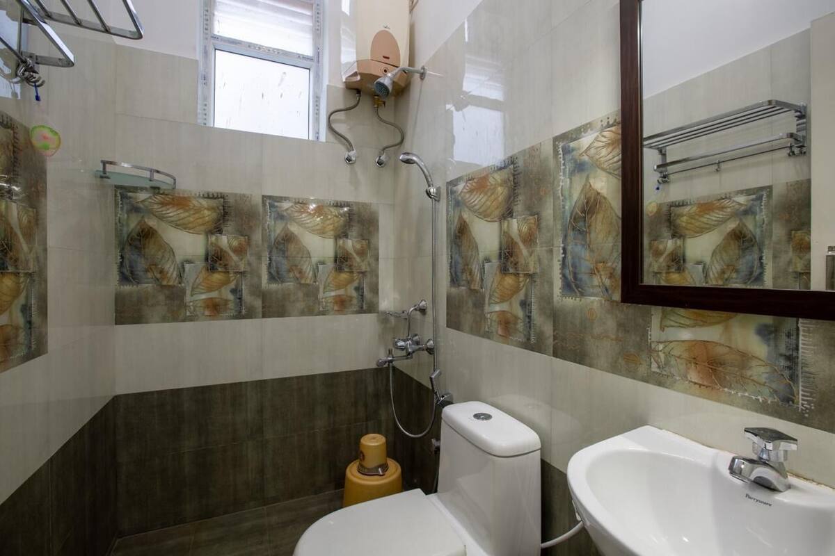 Standard Room, Garden View | Bathroom | Shower, towels, soap, shampoo