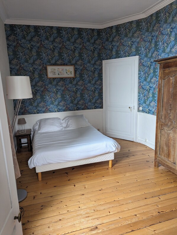 1 camera, Wi-Fi, lenzuola