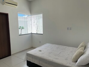 2 bedrooms, iron/ironing board, WiFi, bed sheets - Living in Canindé, 15 minutes from Piranhas, 10 minutes from the S. Francisco River. (Canindé de São Francisco)