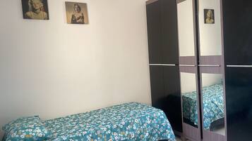 2 quartos, ferros/tábuas de passar roupa, Wi-Fi, roupa de cama