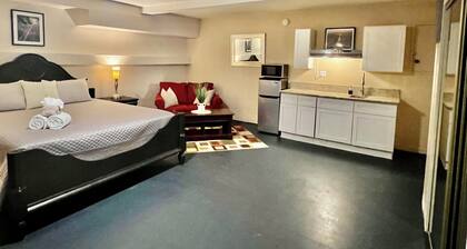 Charming Studio Apartment in Burbank close to Hollywood, Warner & Disney Studios