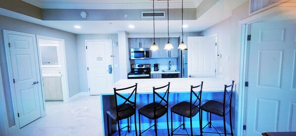 Fridge, microwave, oven, stovetop - Westgate Palace Hotel 2Bedroom Suite Sleeps 6, Full Kitchen&Laundry&Free Parking (Orlando)