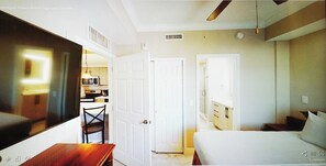 2 bedrooms, in-room safe, desk, iron/ironing board