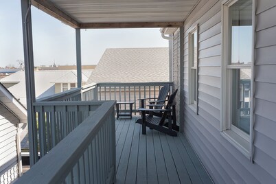 Penthouse- Rehoboth Beach -3 Bedroom w/2 covered parking spaces and private deck
