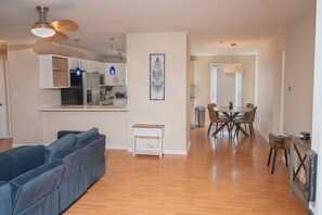 Smart TV - Penthouse- Rehoboth Beach -3 Bedroom with private deck (Rehoboth Beach)