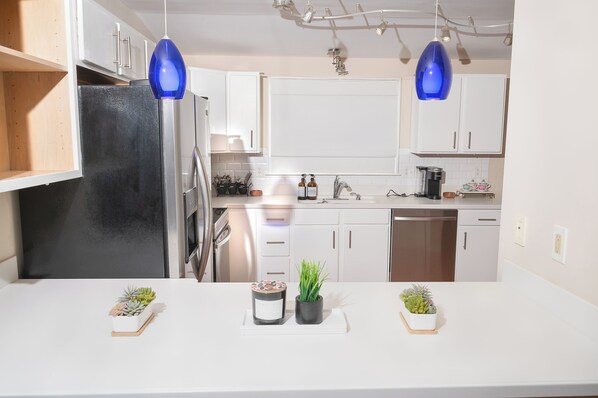 Fridge, microwave, oven, stovetop - Penthouse- Rehoboth Beach -3 Bedroom with private deck (Rehoboth Beach)