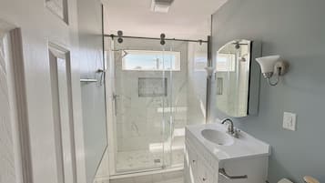 Shower, soap, shampoo, toilet paper