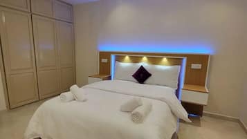 2 bedrooms, iron/ironing board, WiFi, bed sheets