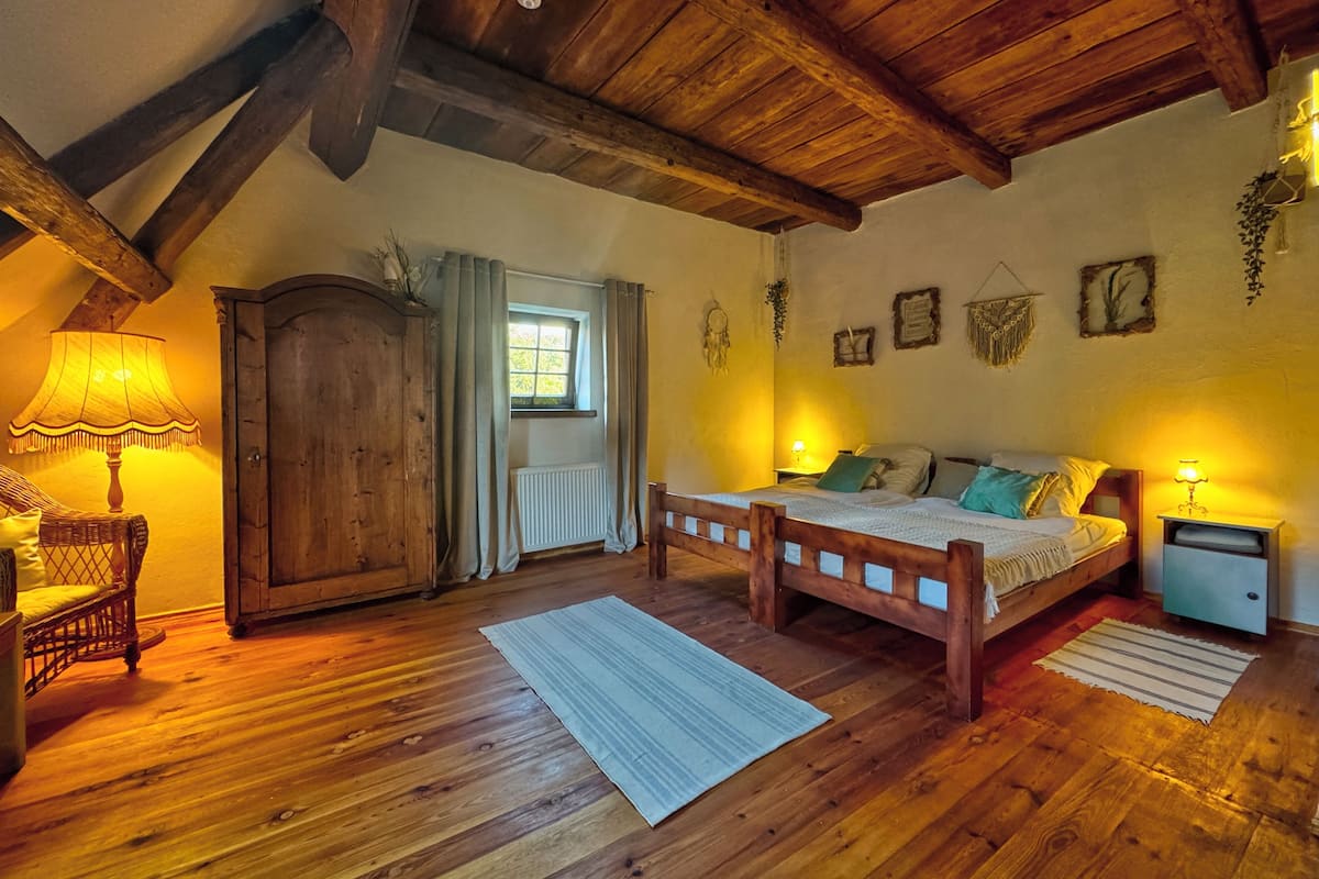 Habitación doble superior, vista a la colina | Ropa de cama de alta calidad, edredón y artículos del minibar gratis