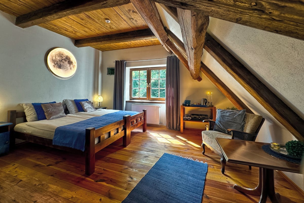 Habitación doble superior, vista a la colina | Ropa de cama de alta calidad, edredón y artículos del minibar gratis