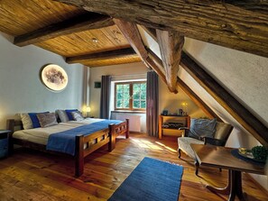 The Moon | Premium bedding, down comforters, free minibar items - The Oak Lodge (Lwowek Slaski)
