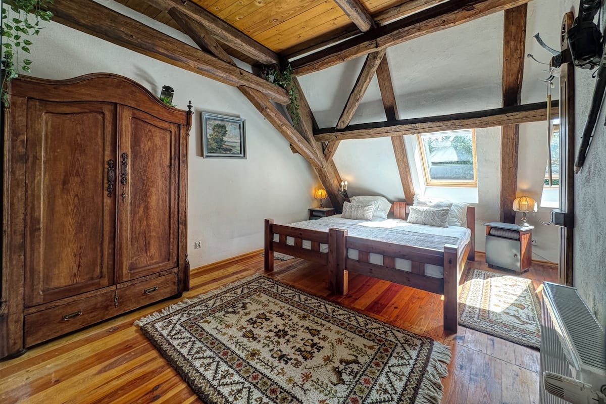 Habitación doble superior, vista a la colina | Ropa de cama de alta calidad, edredón y artículos del minibar gratis