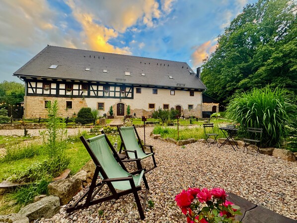 Vista frontal de la propiedad