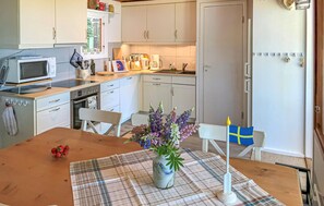 Fridge, microwave, stovetop, dishwasher - Awesome home in Hultsfred with sauna (Hultsfred)