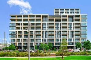 Exterior - Wynyard Quarter Apartment with Aircon (Auckland)