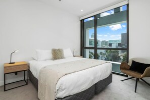 1 bedroom, iron/ironing board, travel crib, WiFi - Wynyard Quarter Apartment with Aircon (Auckland)