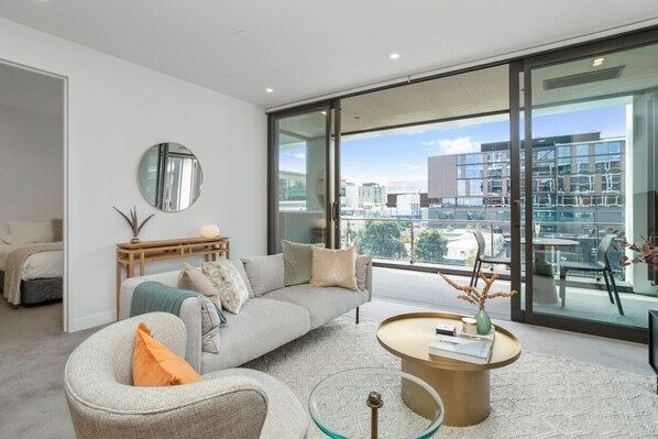 TV - Wynyard Quarter Apartment with Aircon (Auckland)