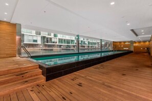Pool - Sunny Viaduct Harbour apartment (Auckland)