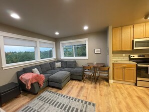 Interior - Convenient and bright Cross Trail Vacation Getaway! (Sitka)