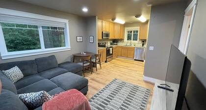 Convenient and bright Cross Trail Vacation Getaway!