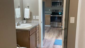 冰箱、微波炉、烤箱、炉灶