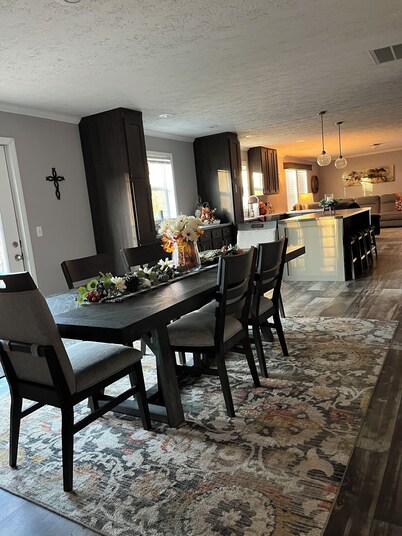 Charming and spacious 4-bedroom farm retreat with horses - Relax and Unwind!