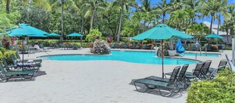 Exclusive Naples Getaway – Golf Course & Lake in Greenlinks at Lely Resort!