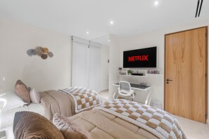 2 bedrooms, desk, iron/ironing board, WiFi