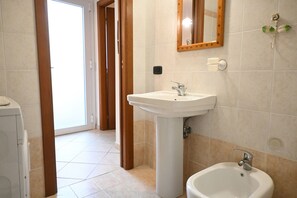 Bidet, serviettes fournies