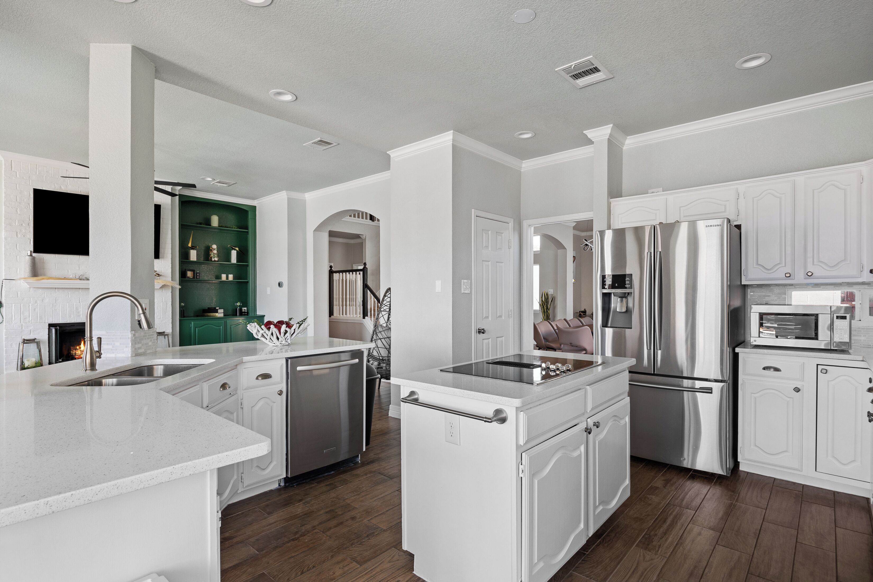 冰箱、微波炉、烤箱、炉灶