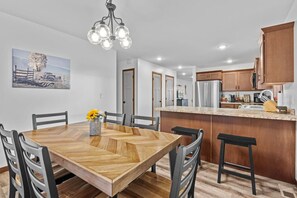 Dining - Cozy home near Lake Norden & Poinsett in Hayti (Hayti)