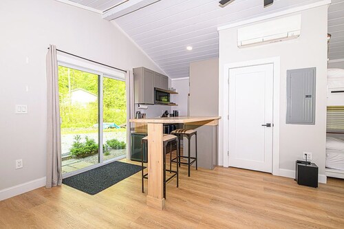 Cozy Tiny Ski Cottage Near Mount Sunapee