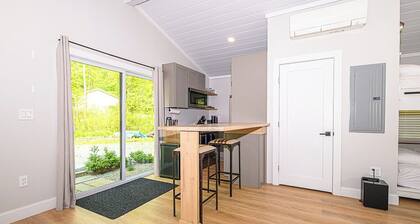 Cozy Tiny Ski Cottage Near Mount Sunapee