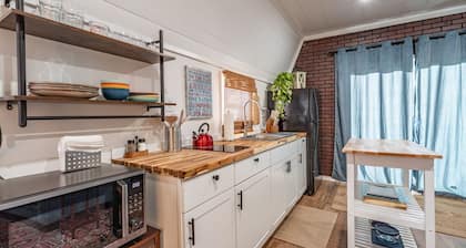 1 BR / 1 BA - Walk to the park, restaurants, breweries & shops in town!