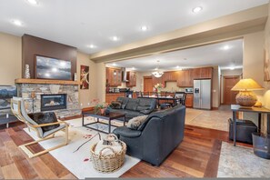 Room - Cozy Squamish Suite in Squamish (Squamish)