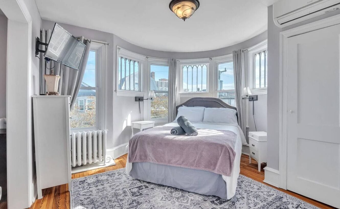 5 bedrooms, desk, iron/ironing board, free WiFi