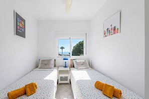 2 chambres, fer et planche à repasser, Wi-Fi gratuit, draps fournis