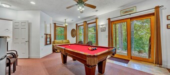 O`Neill`s Getaway - Sleeps 14! Pet-Friendly - Meditation Garden - Pool Table