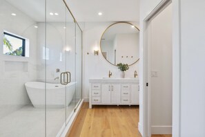 Shower, hair dryer, towels - Dolce Vita: Amazing Rooftop Experience, Views, Pool, Spa by Anna Maria Life Vacation Rentals (Anna Maria)