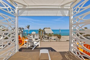 Property grounds - Dolce Vita: Amazing Rooftop Experience, Views, Pool, Spa by Anna Maria Life Vacation Rentals (Anna Maria)