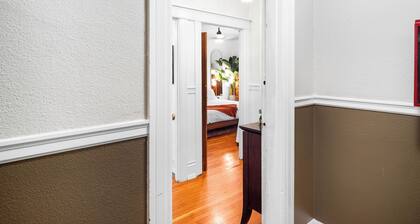 Stylish 1BR condo in historic building- premium location in Nob Hill NW Alphabet