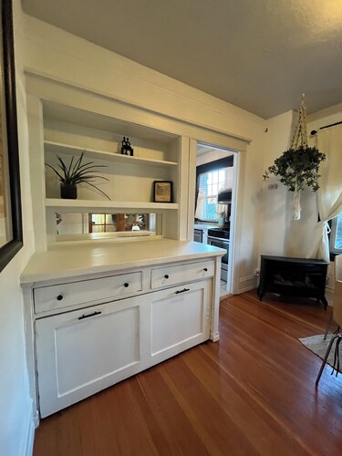 Stylish 1BR condo in historic building- premium location in Nob Hill NW Alphabet