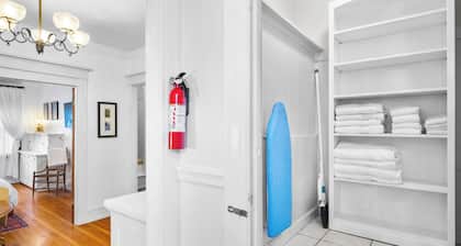 Stylish 1BR condo in historic building- premium location in Nob Hill NW Alphabet