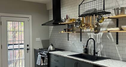 Stylish Townhouse by Carrol Park, M&T Bank Stadium