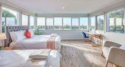 StayAU Gorgeous 5BR BBQ Home Geelong