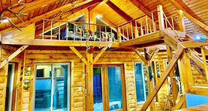 Yellow River Lodge 6-bedroom cabin w/Pool &Hot Tub & Pool Table