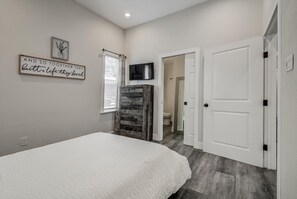 2 slaapkamers, een strijkplank/strijkijzer, gratis wifi, beddengoed