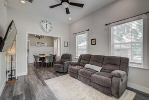 Smart TV - Charming Green Cottage in Shepherd, TX (Shepherd)